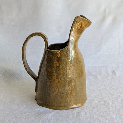  jarra artesanal en gres blanco con esmalte terroso y metálico, cerámica escultórica hecha a mano