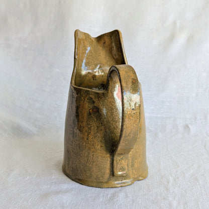  jarra artesanal en gres blanco con esmalte terroso y metálico, cerámica escultórica hecha a mano